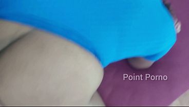 Gostosa dos peitos e rabo grande dando at&eacute_ gozar com o pau preto no cu