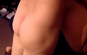 Deutsche Ehefrau mit grossen Titten im POV auf der Couch mit ihrem Ehemann