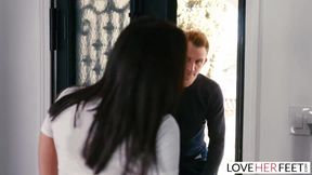 Curvy Brunette Ivy Lebelle's Unexpected Encounter with the Cable Guy