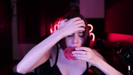 11-minute Deep Throat with 19cm Dildo