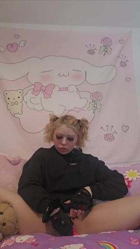 cute egirl teen masurbates