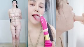 享受快乐的惩罚-- bdsm/粗糙麻绳/捆绑假阳具深喉/扣乳器/铃铛乳夹/分穴器/阴唇夹/ｍ字紧缚/女性射液/舔自己高潮液