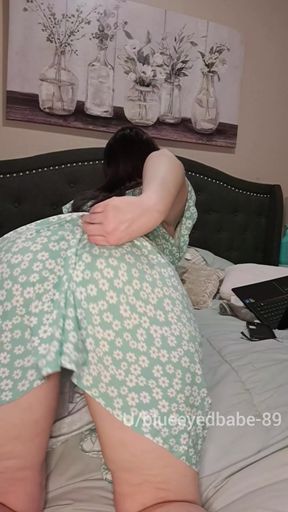 Mature milf enjoys solo doggy style with chubby ass