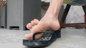 Playing with flip flop on the terrace WMV(1920x1080)FHD