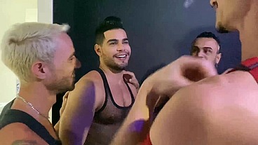 ORGIA BAREBACK DO RENBRI CARIOCA NO TAURUS CRUISING BAR, COM MARC FERRI, RICO MARLON, KADU VENTRI, GUILHERMEDOTT, DIEGO SEMBLANO, LEO DUTRA, WEVERTON ALVES, YURI STAR, LEO PIMENTA