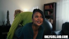 Businesswoman Ryan�s Anal Fest with Secretary Avery in Rule-Breaking Fuck!
