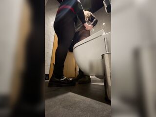Lesbo MISTRESSE BANGS HARD Str8 Gal in PUBLIC LAVATORY