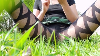 FINGER FUCKING OUTDOORS