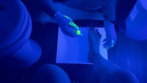 NEON FEET PAINTING