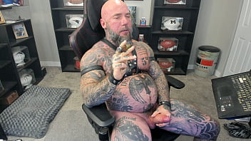 Jerking off in Leather/Smoking a Cigar!