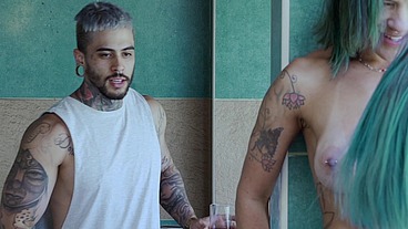 Putinha fudendo com a amiga do reality show