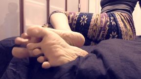 I Show My Tender Feet, Including Soles Ignoring You