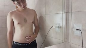 Close-up: I dig and clean my belly button in close-up.