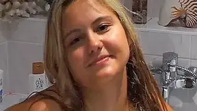 Blondine 22 Jahre Blaesst Bei Ihrem Ersten Casting Direkt In Der Badewanne