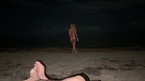 I Meet a Stranger on the Beach and We End up Having Sex at His Hotel