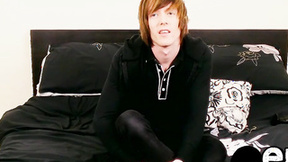 ”Sean Taylor jerks off his prick & plays with his anus”
