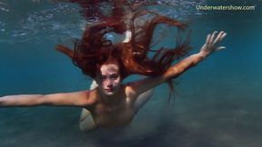 Enjoying a redhead underwater lesbian sex