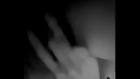 Se masturba a mi nombre la joven