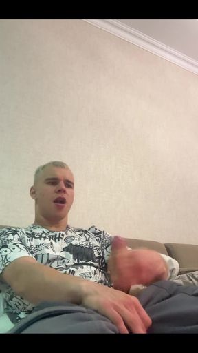 Jerking off and Cum in Sweatpants