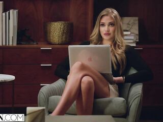 VIXEN Hawt Influencer Recruits BF for some Private Content