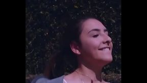 Bibi Tatto balan&ccedil_ando os peitos pequenos