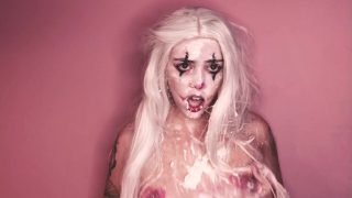 Blond clown cosplayer solo självjävla fetisch video