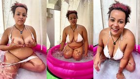 bbw big ass farting in the pool