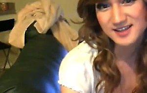 Asian teen cd shows her flat chest onthe webcam
