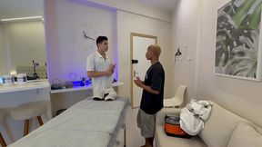 atleta veio ver o massagista para aliviar a tensao e no final da sessao comeu ele