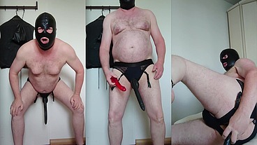 Nylonjunge und seine geilen Dildos