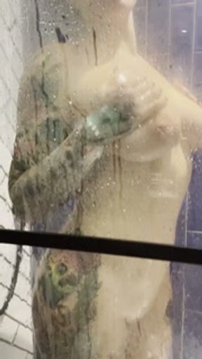 BEHIND THE SCENES SHOWER BLOW JOB