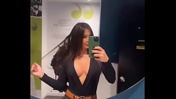 Esperanza G&oacute_mez and her big boobs