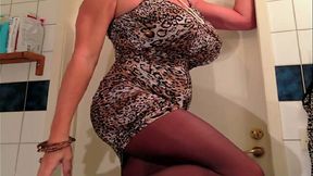 Kinky amateur webcam whore posed in her dress in a kinky way on webcam