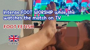 Intense foot worship while she watches TV HD [SUB ENG] foot fetish foot worship, foot licking, toe sucking