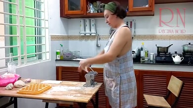 Italian maid Regina cooks naked on webcam in a resort kitchen