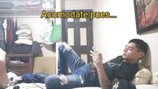 Kotitekoinen amatöörivideo laihoista sis-puolisoista, jotka ottavat ensimmäisen anaalinsa jyskytyksen