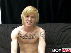 Tattooed twink Dustin jerking off in passionate solo