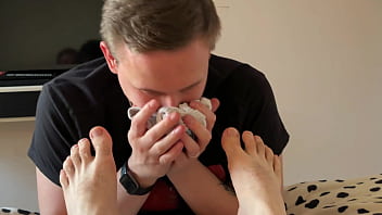 Sniffed his Sweaty Feet Til I Came all over Them [4K]