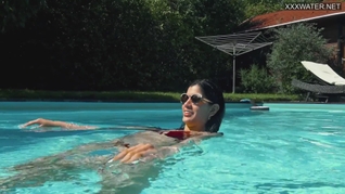 Big ass Latina Yenifer Chacon swimming