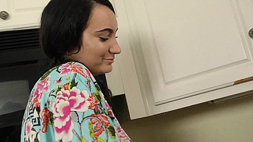 Too Hot To Resist For Her Stepfather