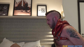 Hård sex blowjob, rå, barback – stor pik amatør tatoveret britisk Jeremy Feist i læder røv knepper