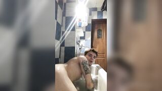 Bath SHOW GayBoy iulianloveeu from Chaturbate ^_^ Fallow me guyys!