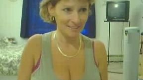 Short haired MILFie webcam nympho plays with her boobies for me