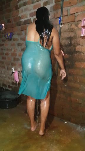 Slutwife Hot Bath at the Bathroom