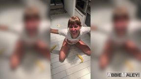 Abbie Maley and Riley Reid: Banana Sucking Sluts