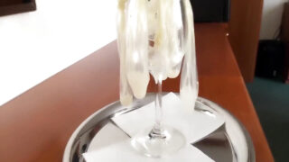 Fetissihauskaa nuorten amatöörihomopoikien kanssa imemässä valtavia kulleja, panemassa kondomilla ja tekemässä räjähtäviä siemensyöksyjä