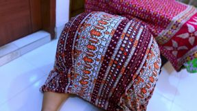 Beautiful Egypt Hot Stepmom Stuck Inside Table Now She Want Rough Anal From Me!