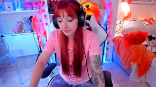 sexy gamer cant hold her juices