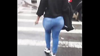 Big booty in the Street candid