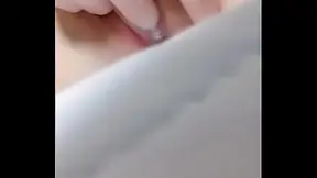 Amateur Japanese girlfriend rubs one out